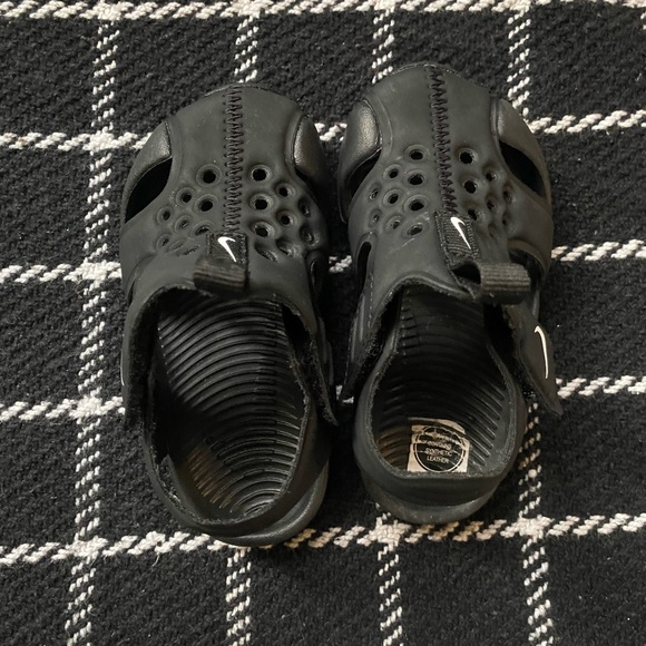 !!Baby Nike sandals!! - Picture 2 of 2